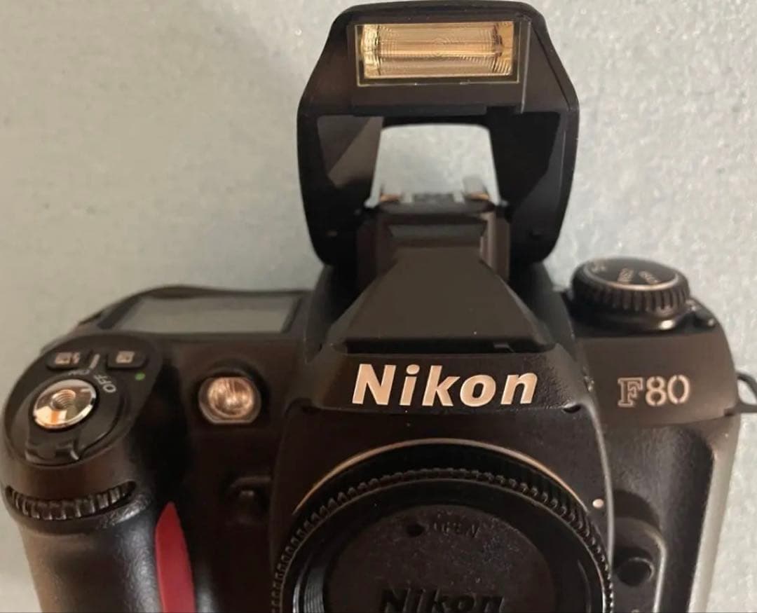 Nikon F80D MB-16付き
