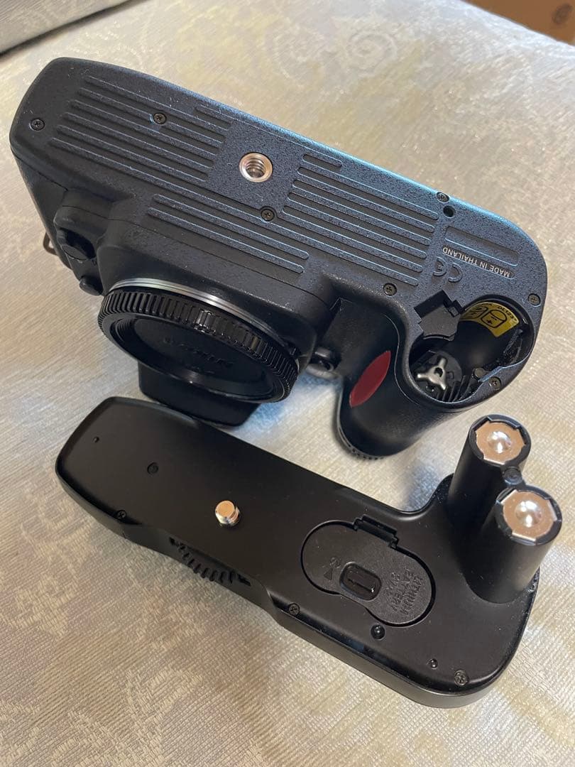 Nikon F80D MB-16付き