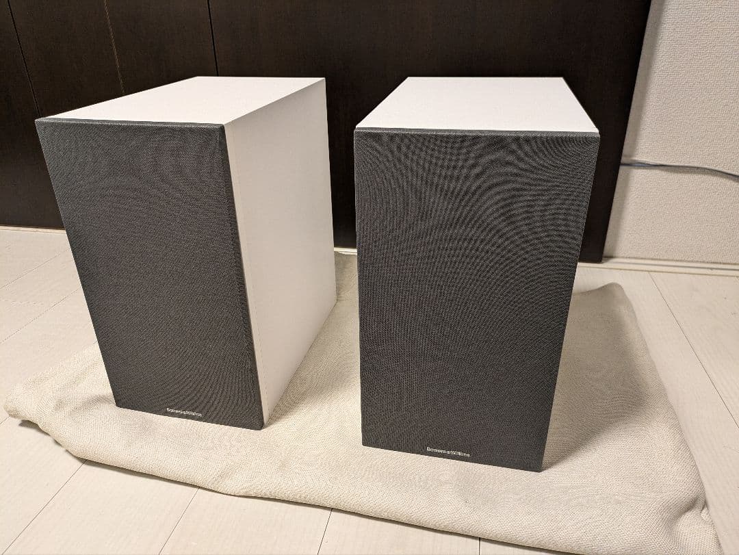 Bowers & Wilkins 606 ブックシェルフ スピーカー