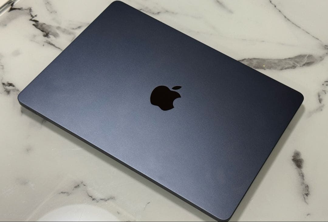 Apple MacBook Air 13インチ　M2チップ　16GB RAM