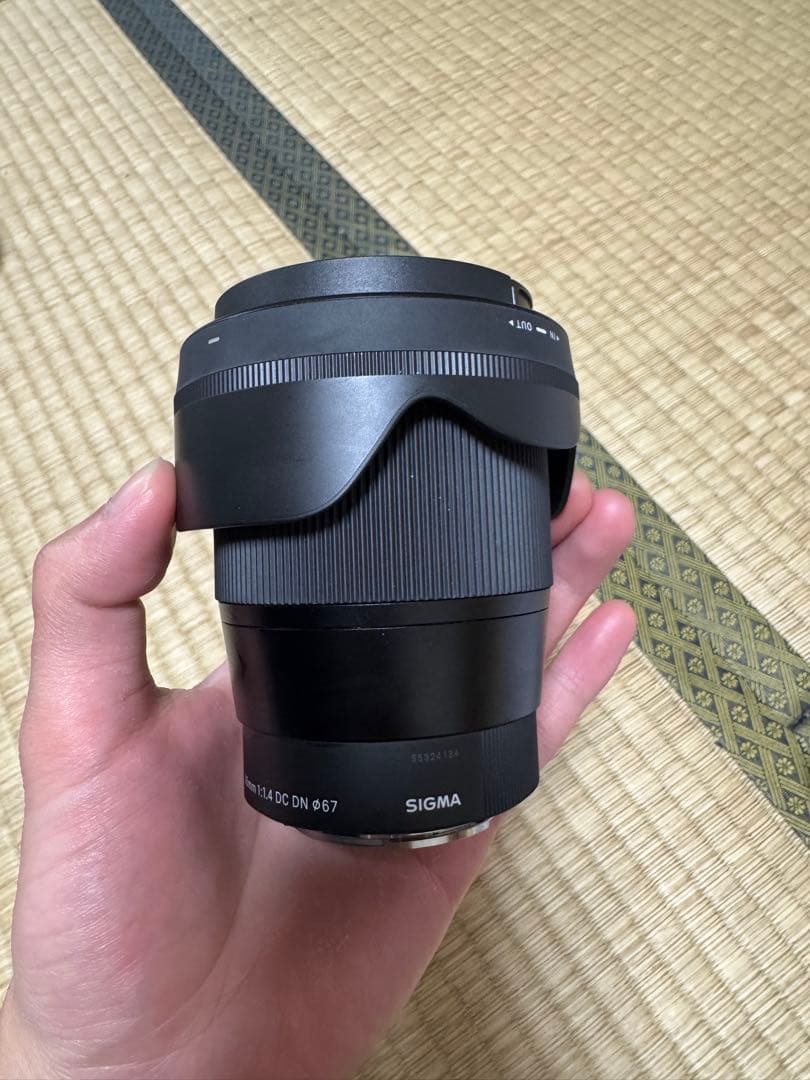 SONY α6400 ミラーレス一眼 + レンス sigma 16mm f1.4