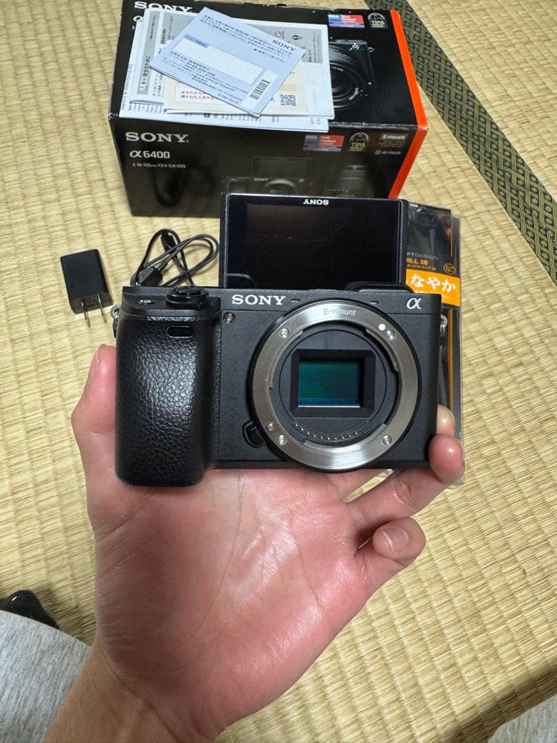 SONY α6400 ミラーレス一眼 + レンス sigma 16mm f1.4