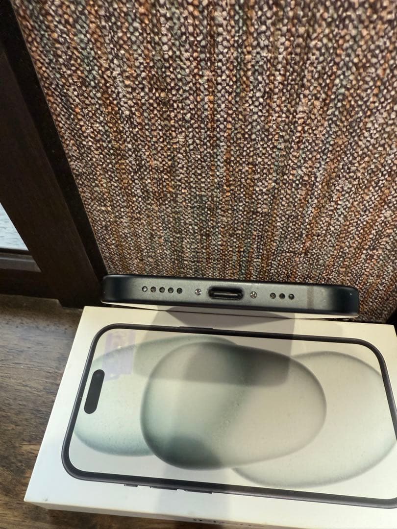 美品iPhone 15 本体　MTMH3J/A ブラック128GB