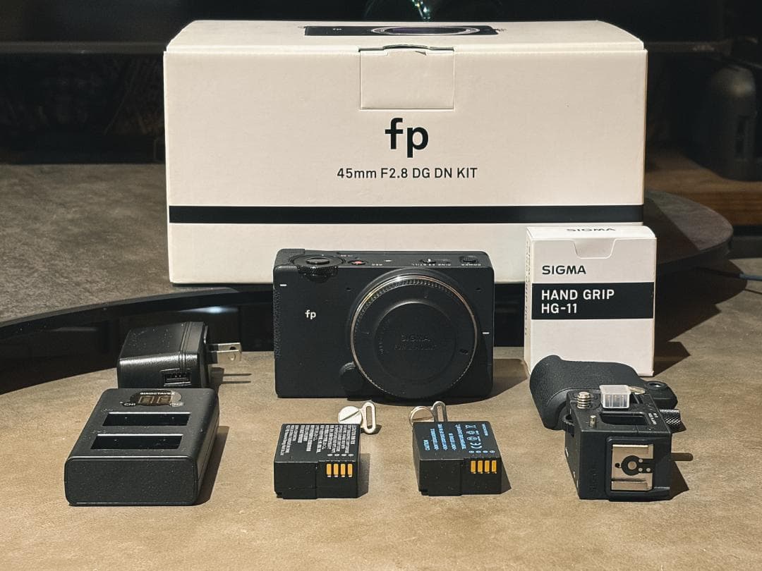 SIGMA fp ボディ（ハンドグリップ付き）