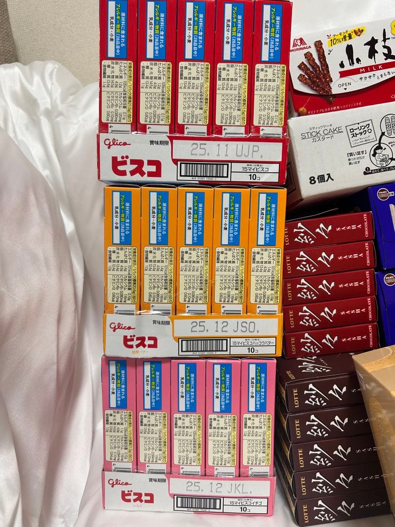 全１３7点！ビスコ30箱！ブラックサンダー40本！などお菓子　まとめ売り