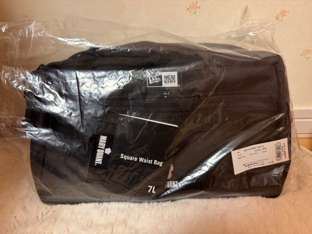 【MARY QUANT】【NEW ERA】コラボ スクエア ボディバッグ