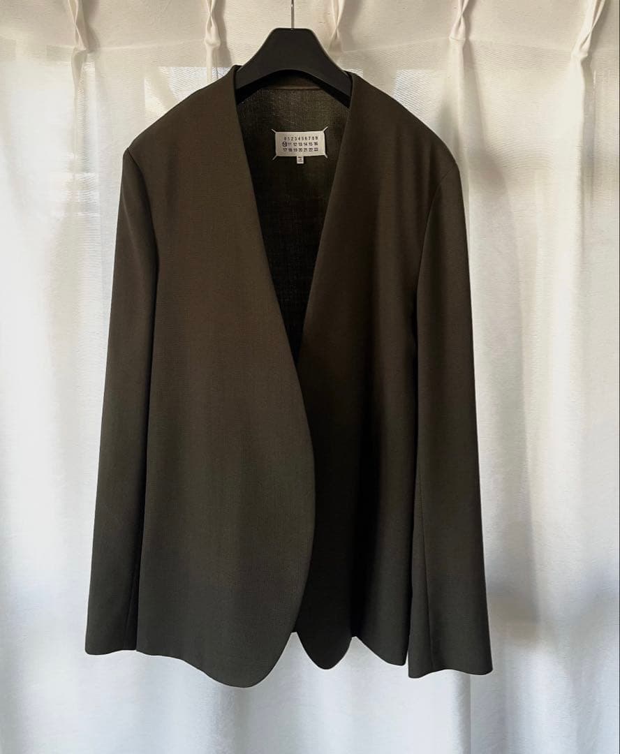 【新品未使用／限定セール中】メゾンマルジェラ ノーカラージャケット 46 カーキ