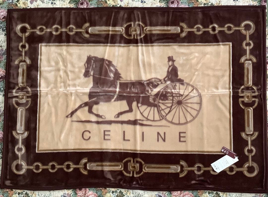 セリーヌ　アクリル　ハーフケット