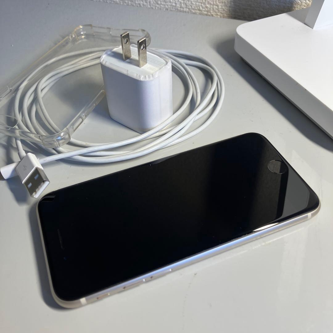 iPhone SE3 64G ホワイト 本体 ケース充電器付き