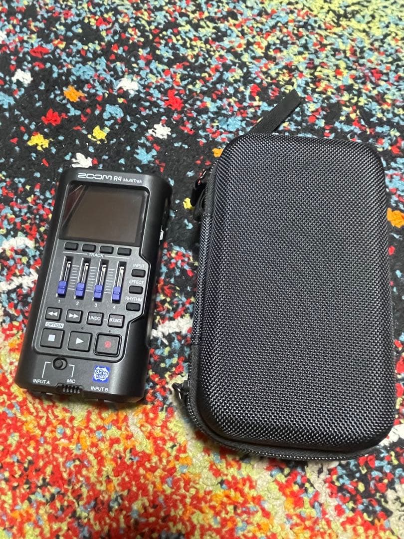 Zoom R4 マルチトラックレコーダー　ケース付き箱無し