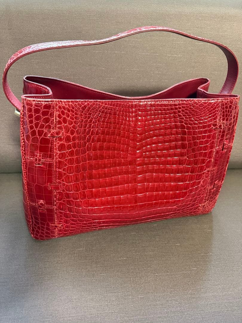 クロコダイルバッグ　本革　赤　レディースバッグ　クロコダイル　本革バッグ