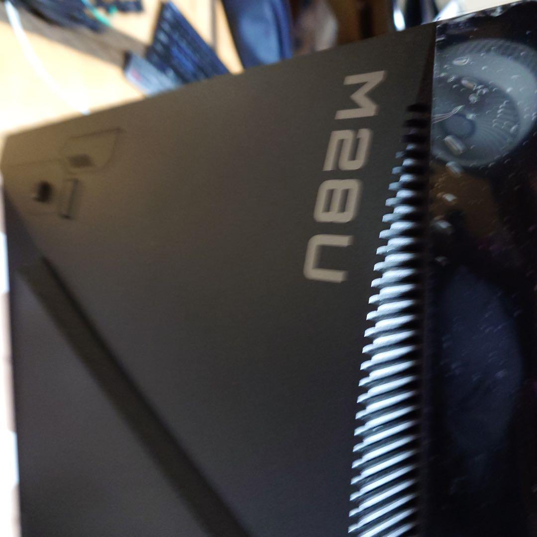 ギガバイト　　M28U