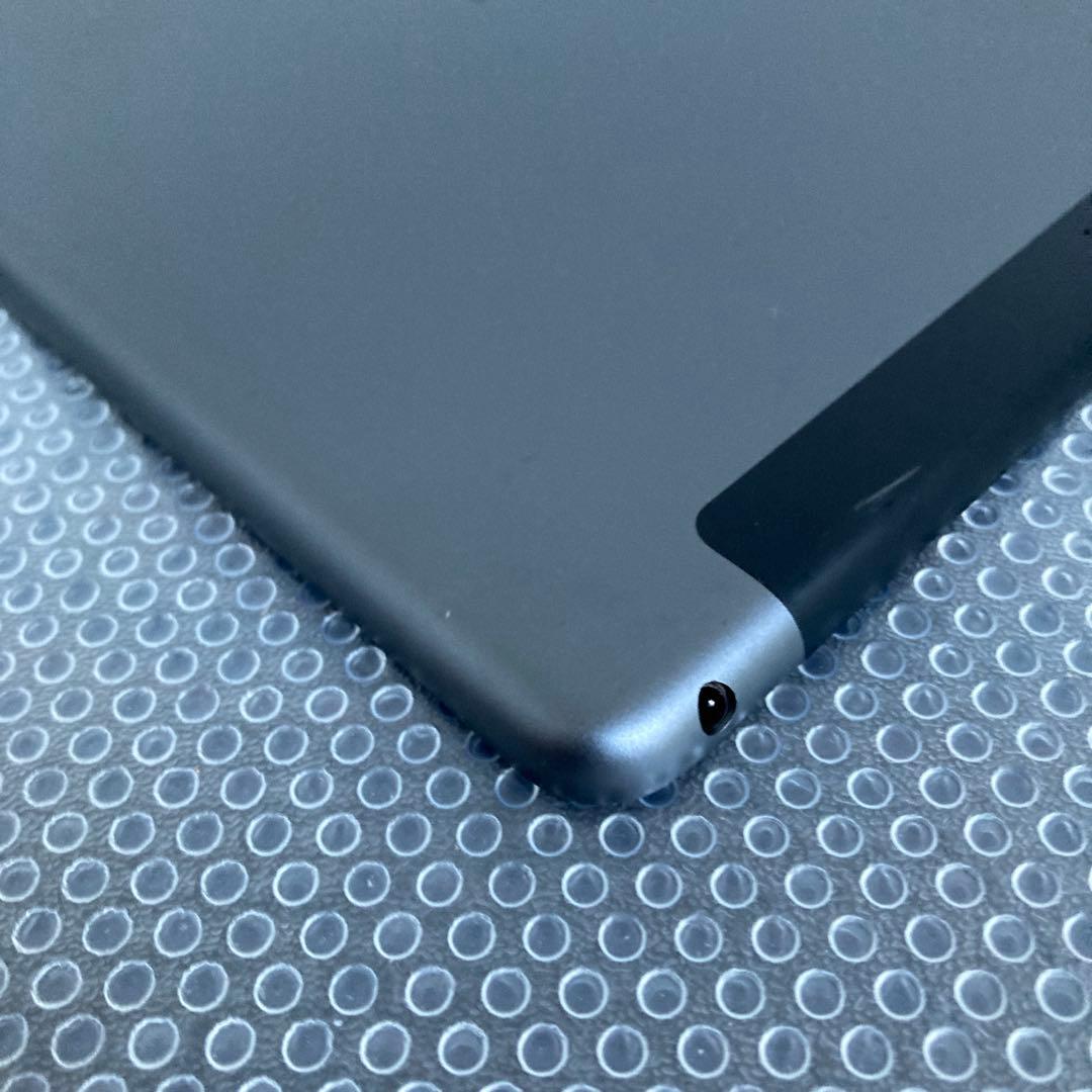 3786【早い者勝ち】電池最良好☆iPad8 第8世代 32GB SIMフリー☆