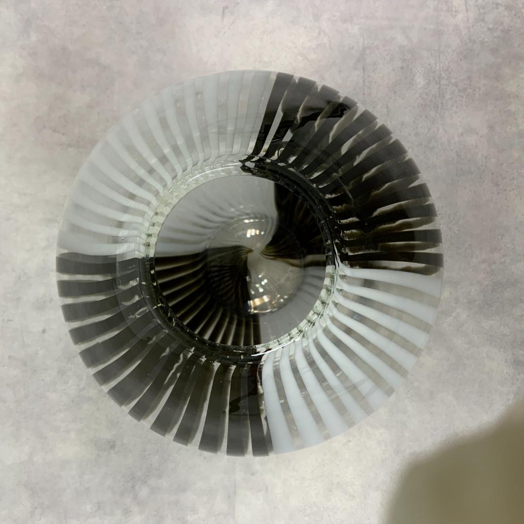 ヴィンテージ ブラック×ホワイト ガラス ベース ストライプ 花器 花瓶