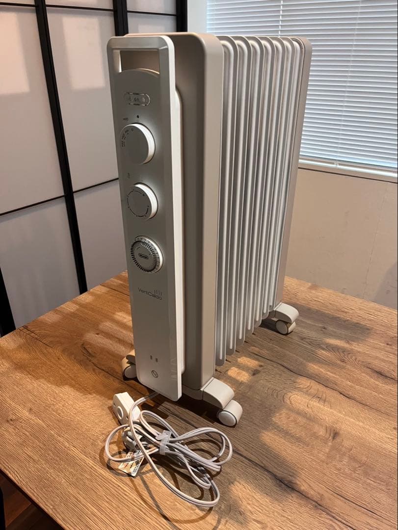 ひとくんデロンギ オイルヒーター RHJ21F0812-WH