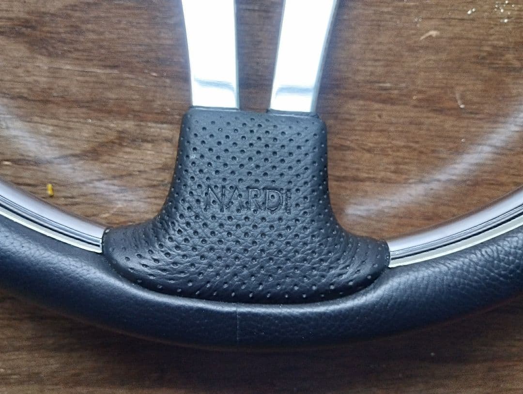 正規品NARDIステアリング綺麗