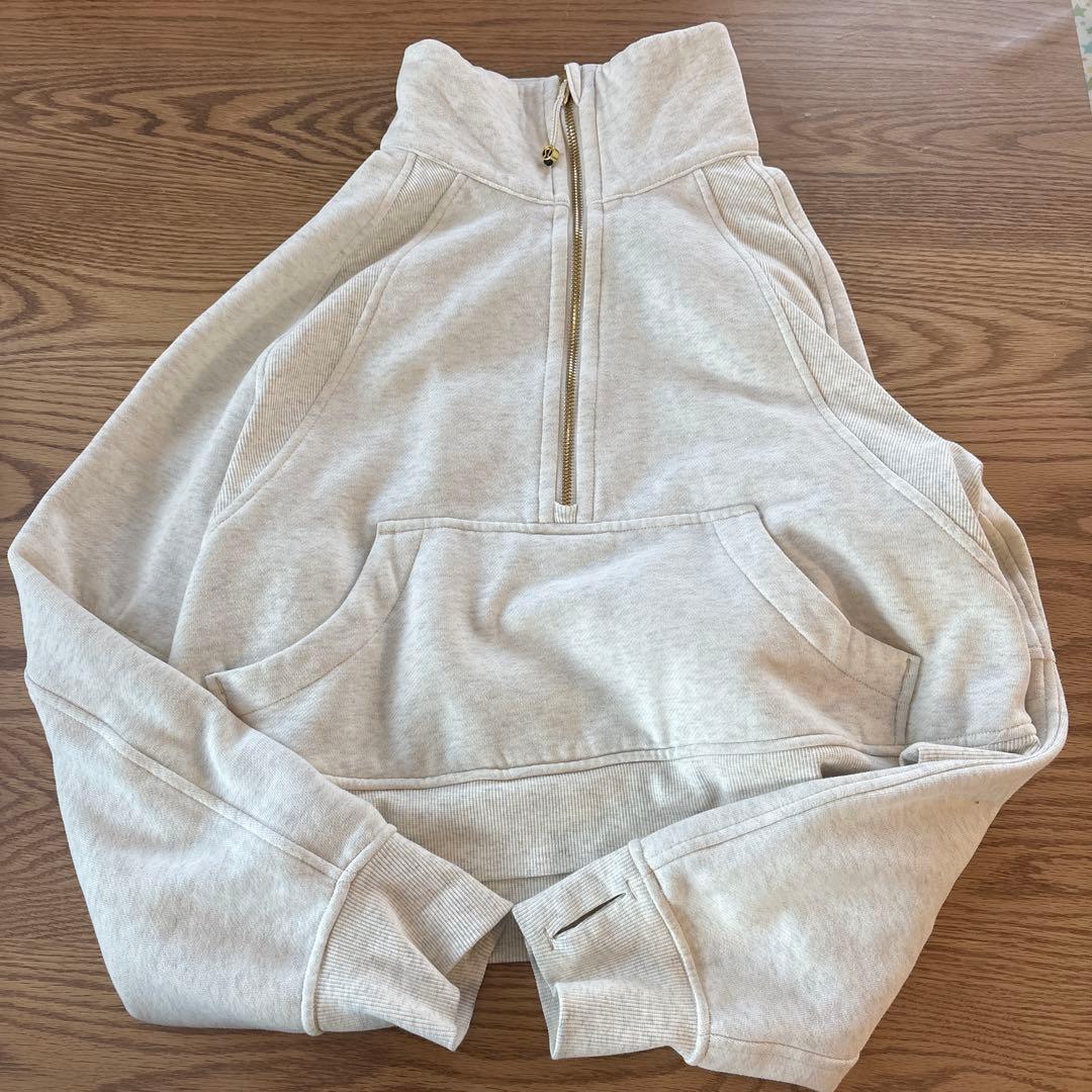 ルルレモン　Scuba Oversized Funnel Neck