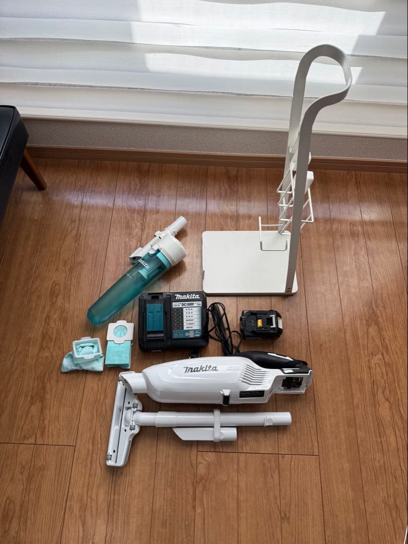 マキタ18V CL282FD純正バッテリー・急速充電器・サイクロン・スタンド付