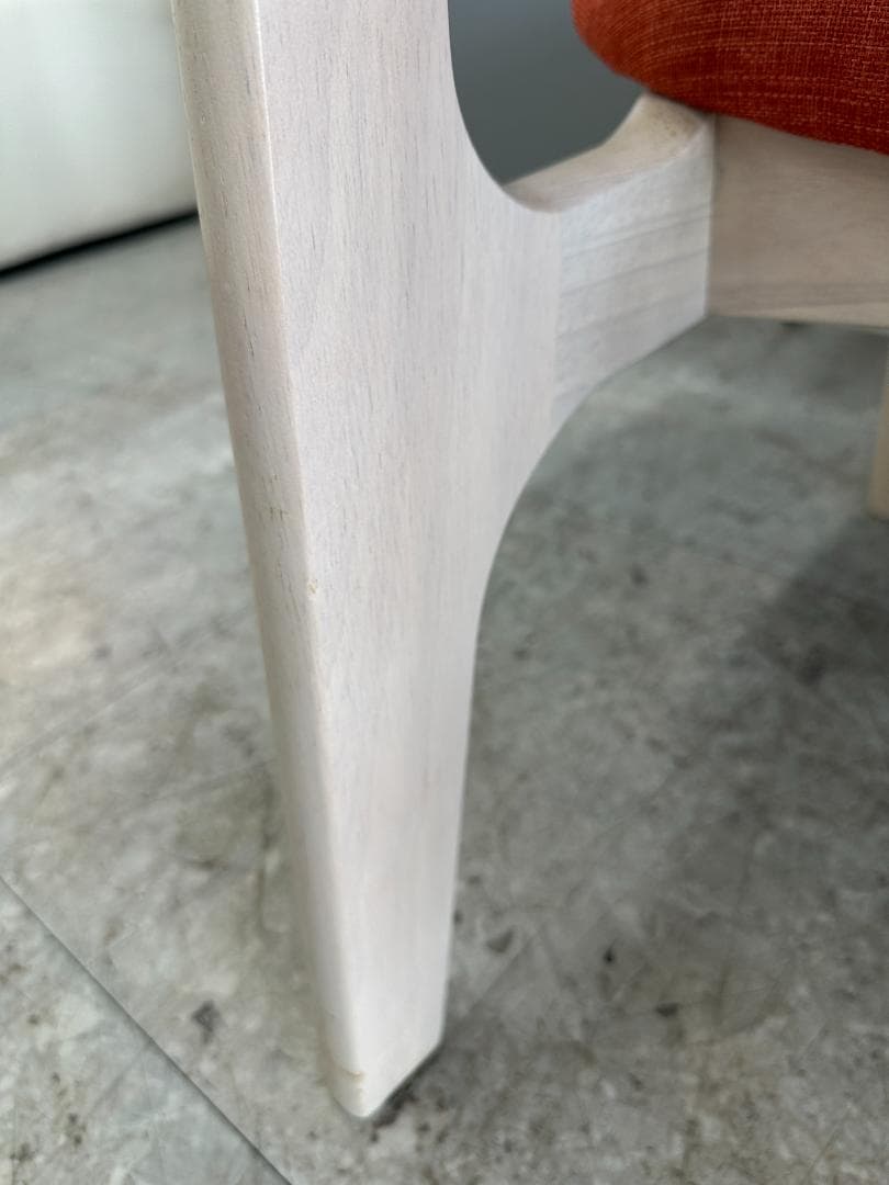 ニトリ　ダイニングチェア　リラックスワイド　オレンジ