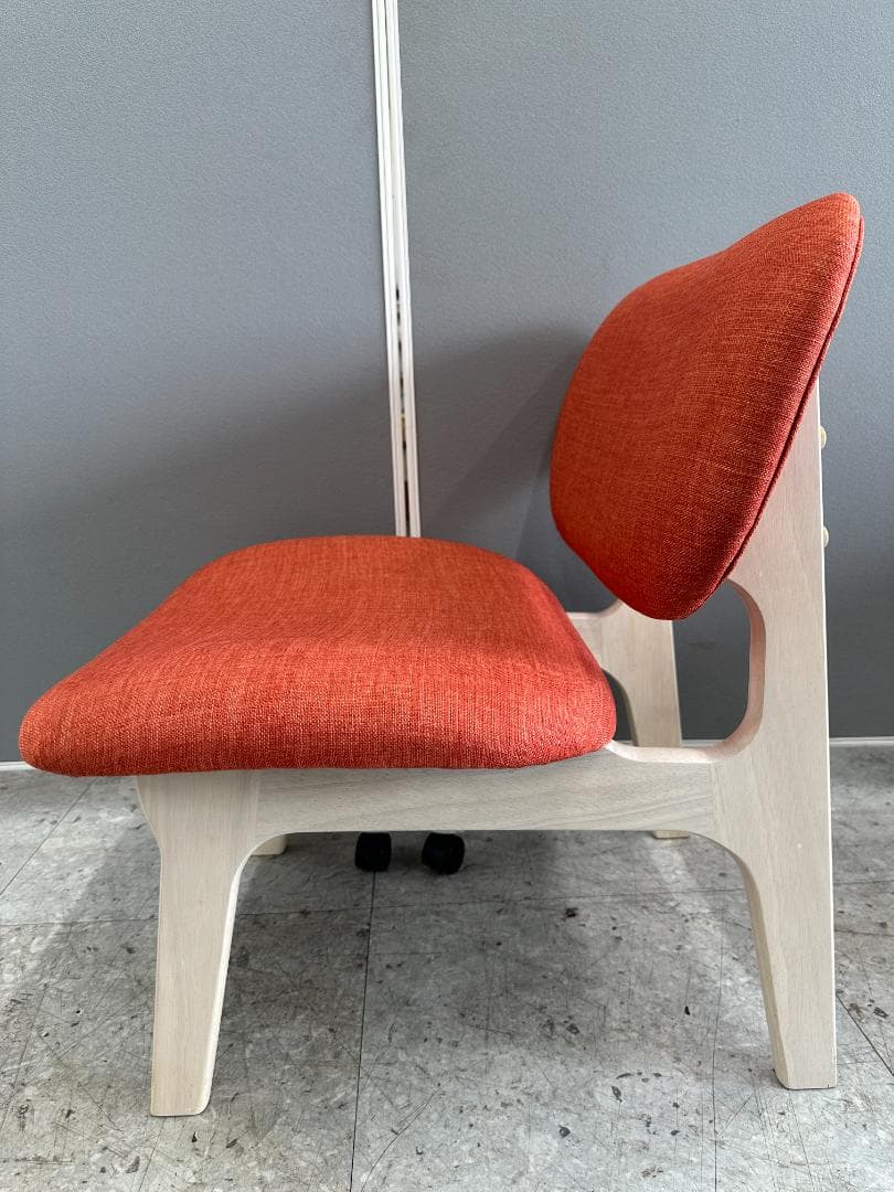 ニトリ　ダイニングチェア　リラックスワイド　オレンジ