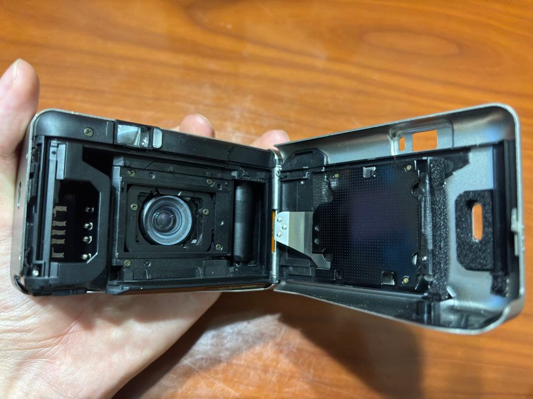 富士フイルム Tiara Zoom 通電確認済み ケース付 美品 フィルムカメラ