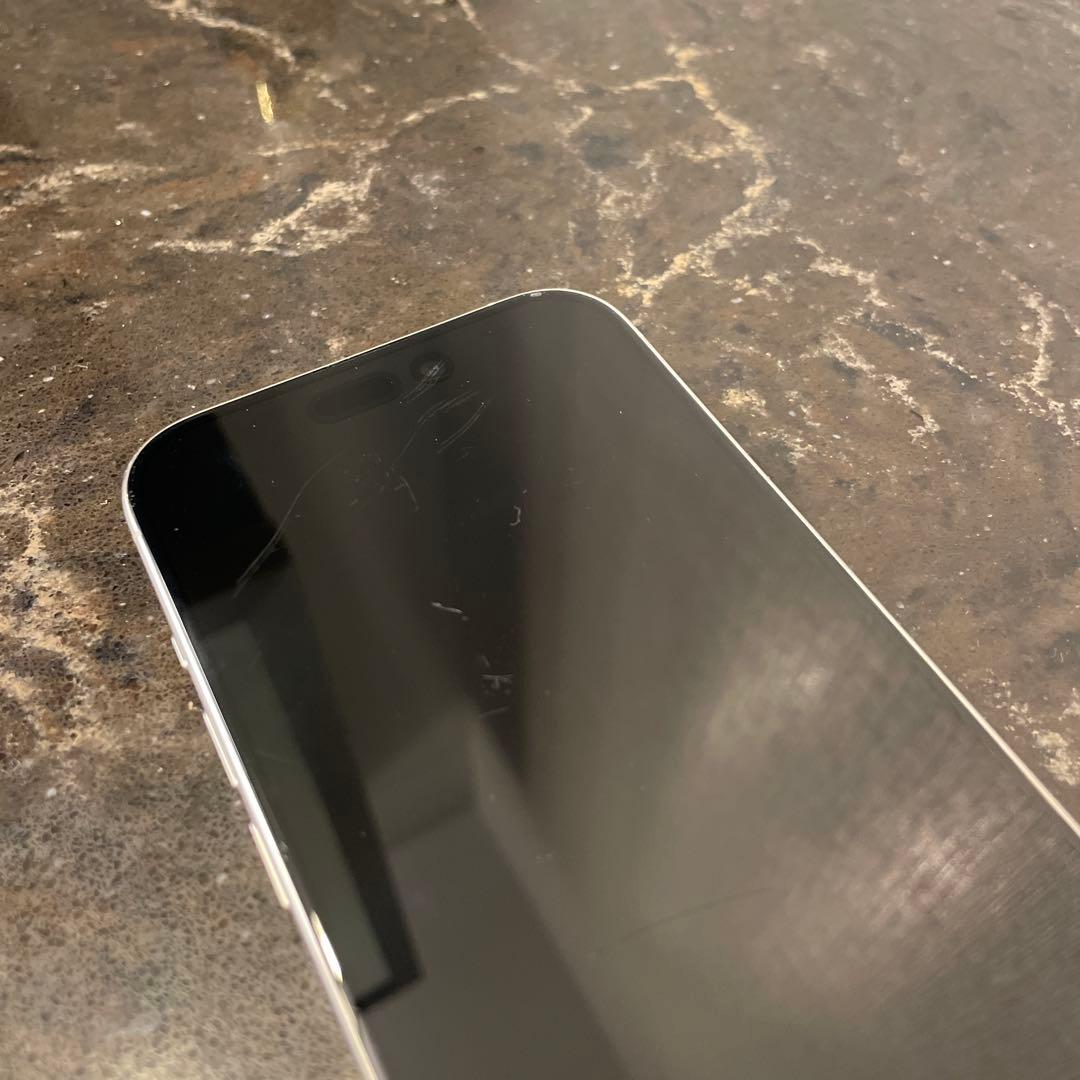 画面に多少傷有なので相場より安くしてます。iPhone 15 Pro 128