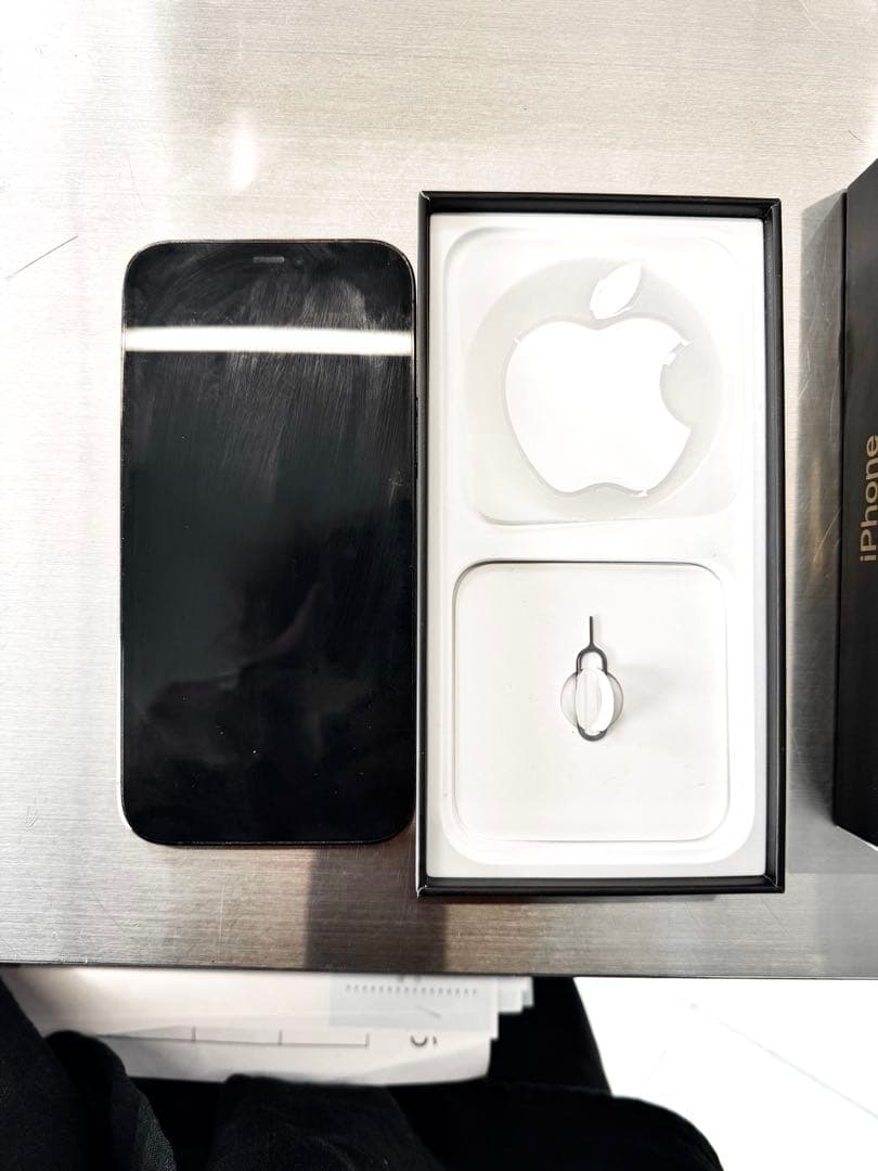 SIMロック解除済みiPhone12pro256G