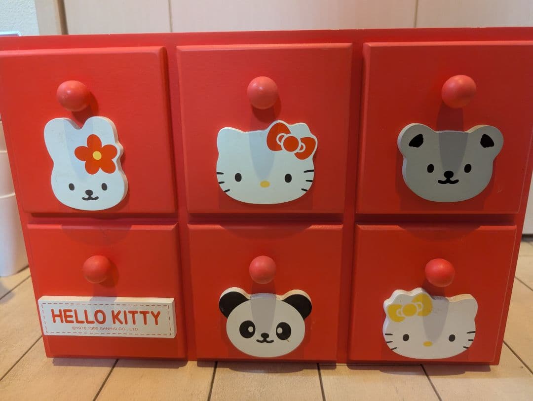 d*3様 【激レア商品】HELLO KITTY 赤シリーズ木製チェスト