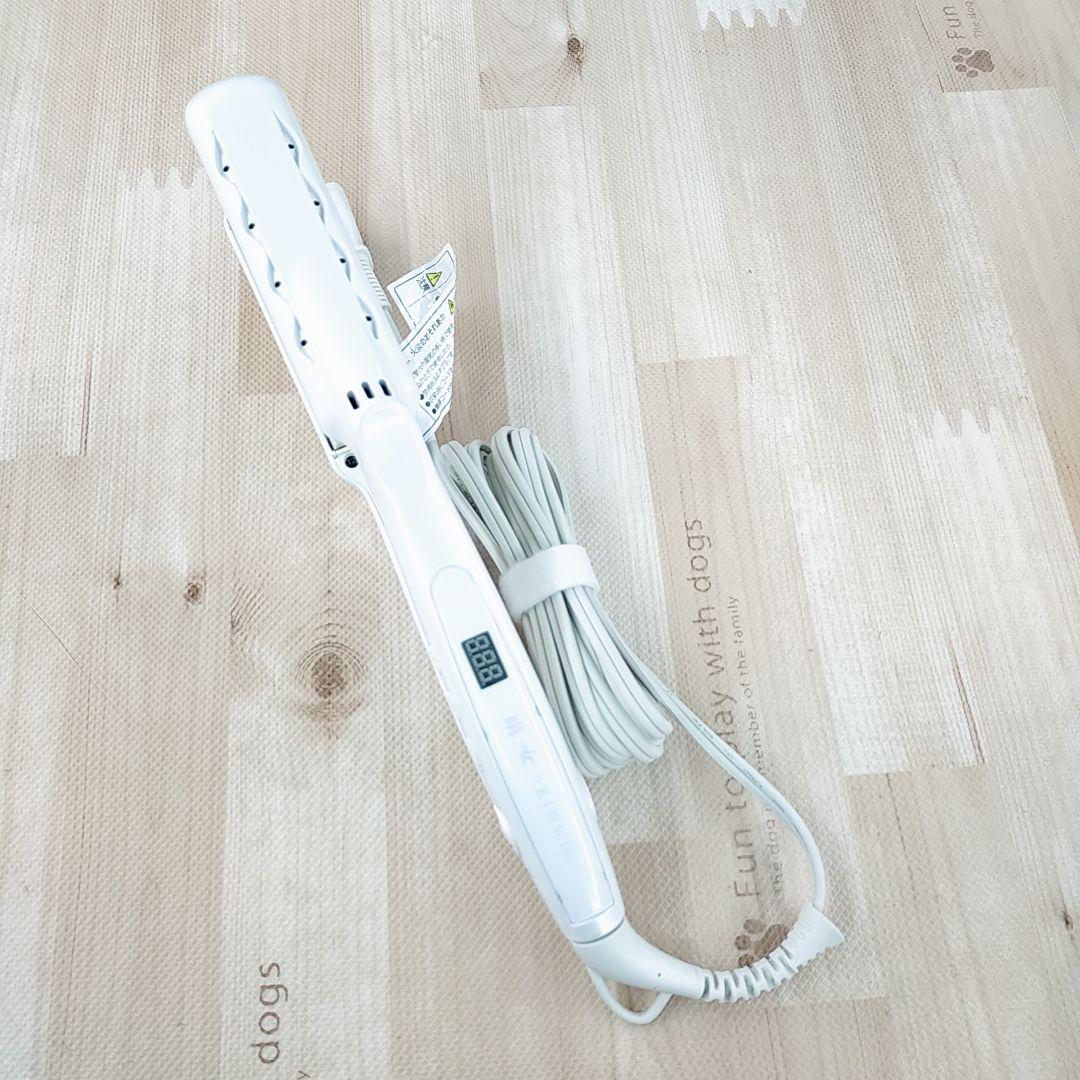 ほぼ未使用○KINUJO 絹女 ストレート アイロン ホワイト