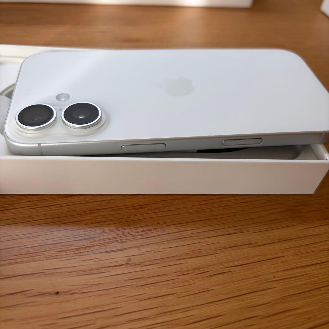 【美品・動作良好】iPhone16 128GB ホワイト SIMフリー