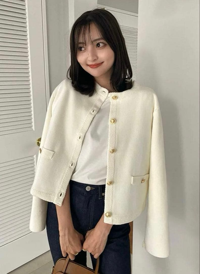 アニュアンス　オリジナルボタン　ノーカラーニットジャケット