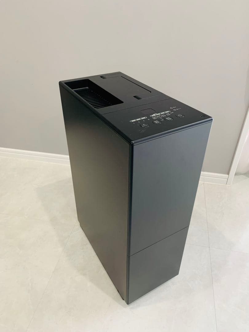 プラスマイナスゼロ　±0 除湿機　衣類乾燥　ブラック　モノトーン　梅雨