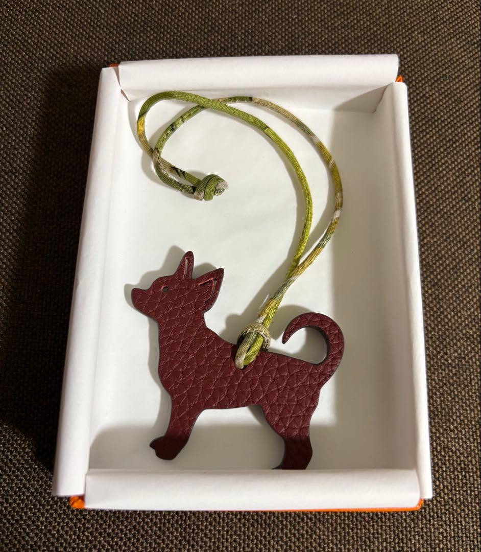 エルメスpetit h プティアッシュチャームチワワ