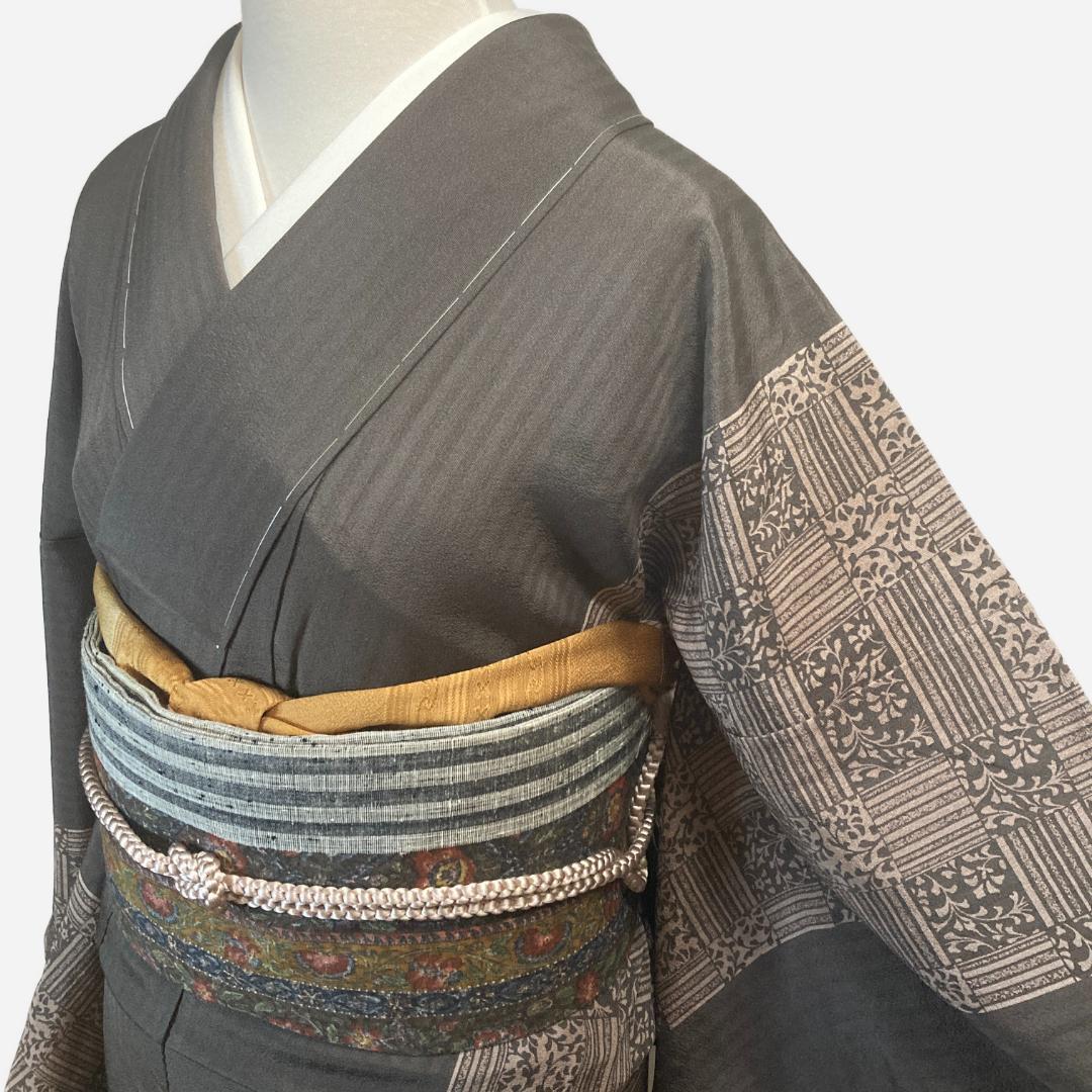 小紋　こげ茶色　裄69　身丈166.5　袷　正絹　着物