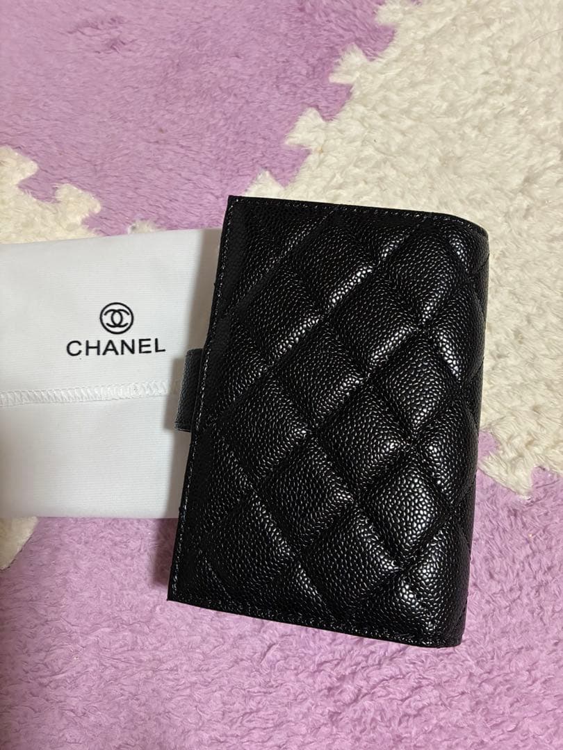 CHANEL ノベルティ 二つ折り財布