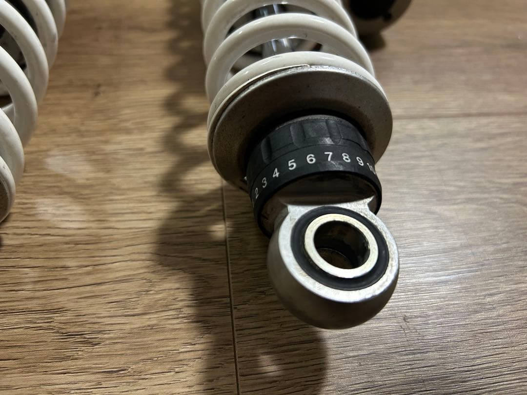 D*n様 WPサスペンション　ホワイトパワー　リアサスペンション　Vmaxから取