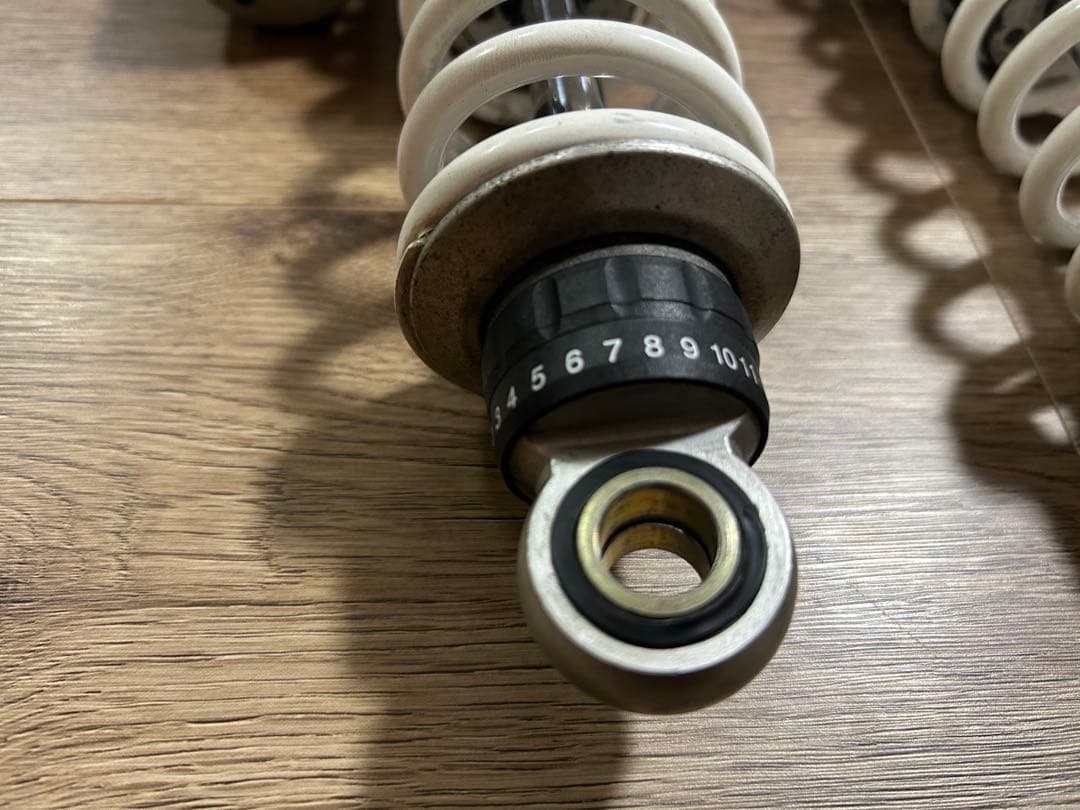 D*n様 WPサスペンション　ホワイトパワー　リアサスペンション　Vmaxから取