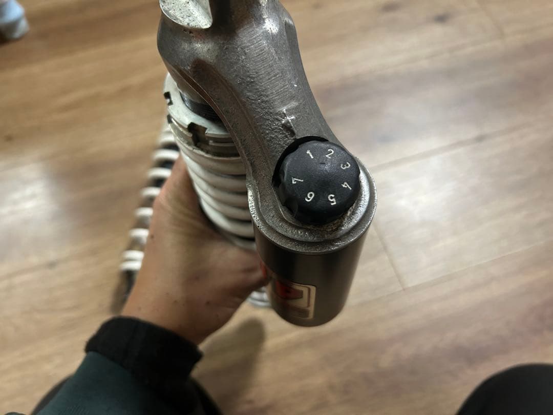 D*n様 WPサスペンション　ホワイトパワー　リアサスペンション　Vmaxから取