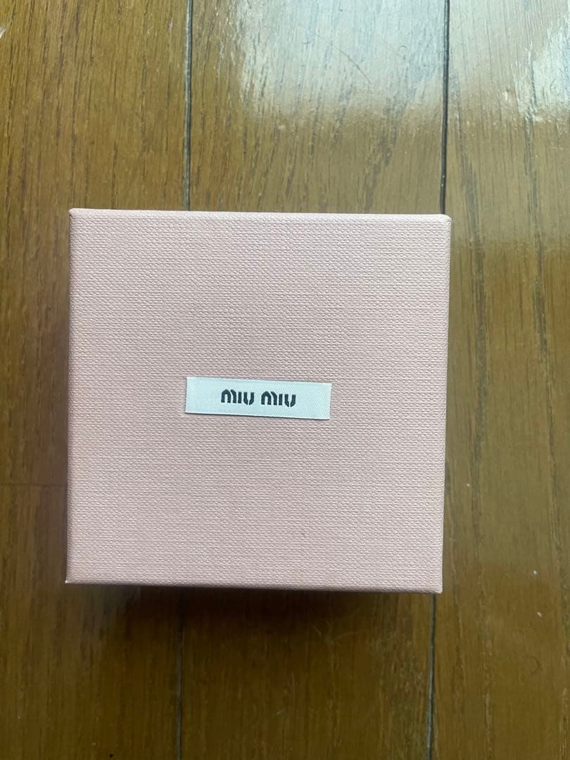 MIUMIU レザーヘアピン　ピンク