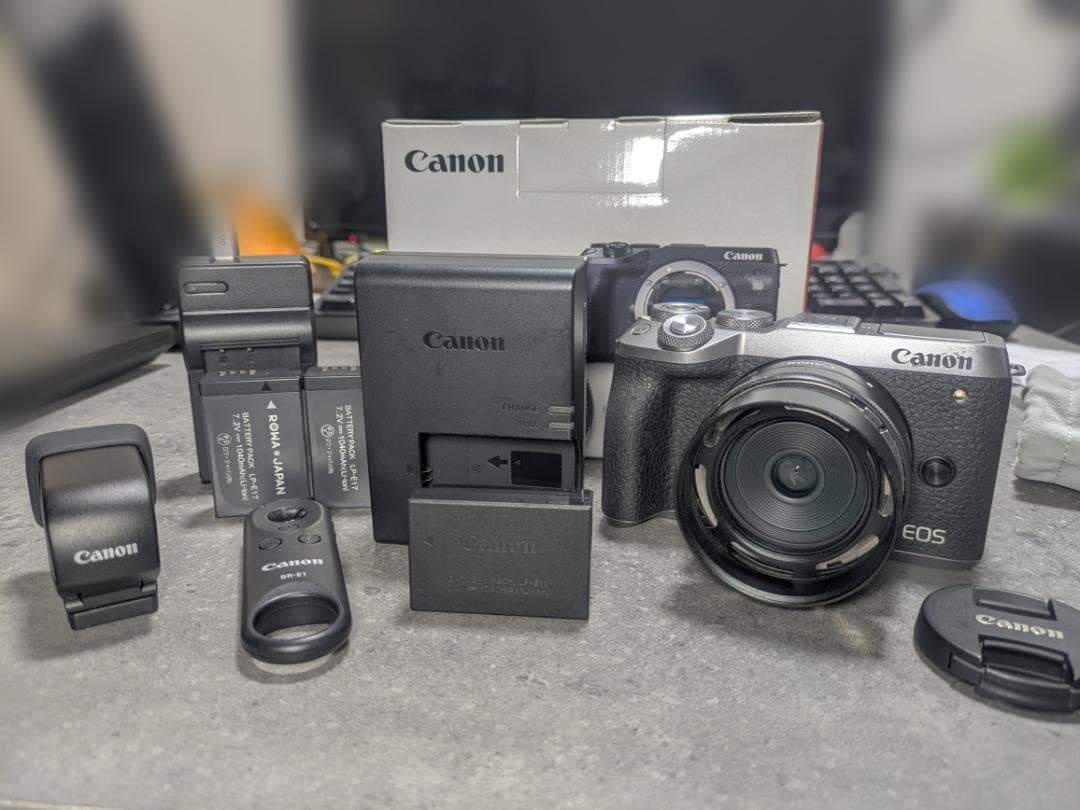 Canon EOSM6markII ボディ シルバー　レンズ等、多数おまけあり