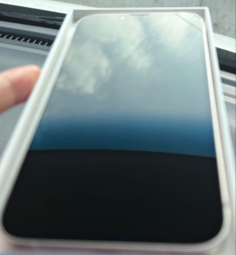 ま*ぬ様 iPhone 13 スターライト256GB（SIMフリー・残債なし）