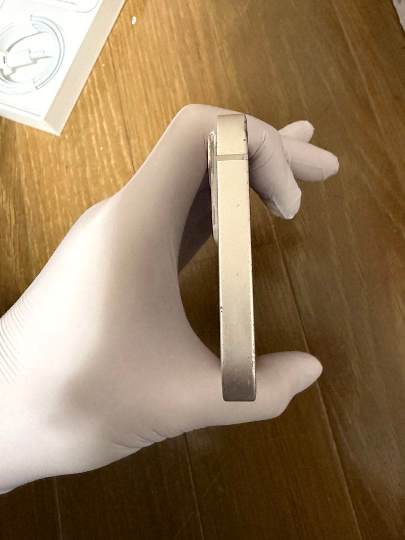 ま*ぬ様 iPhone 13 スターライト256GB（SIMフリー・残債なし）