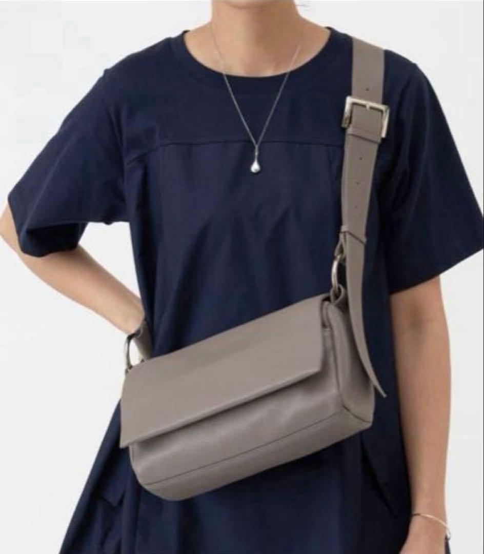 新品 beardsley ビアズリー レザー ショルダーバッグ　ボディバッグ