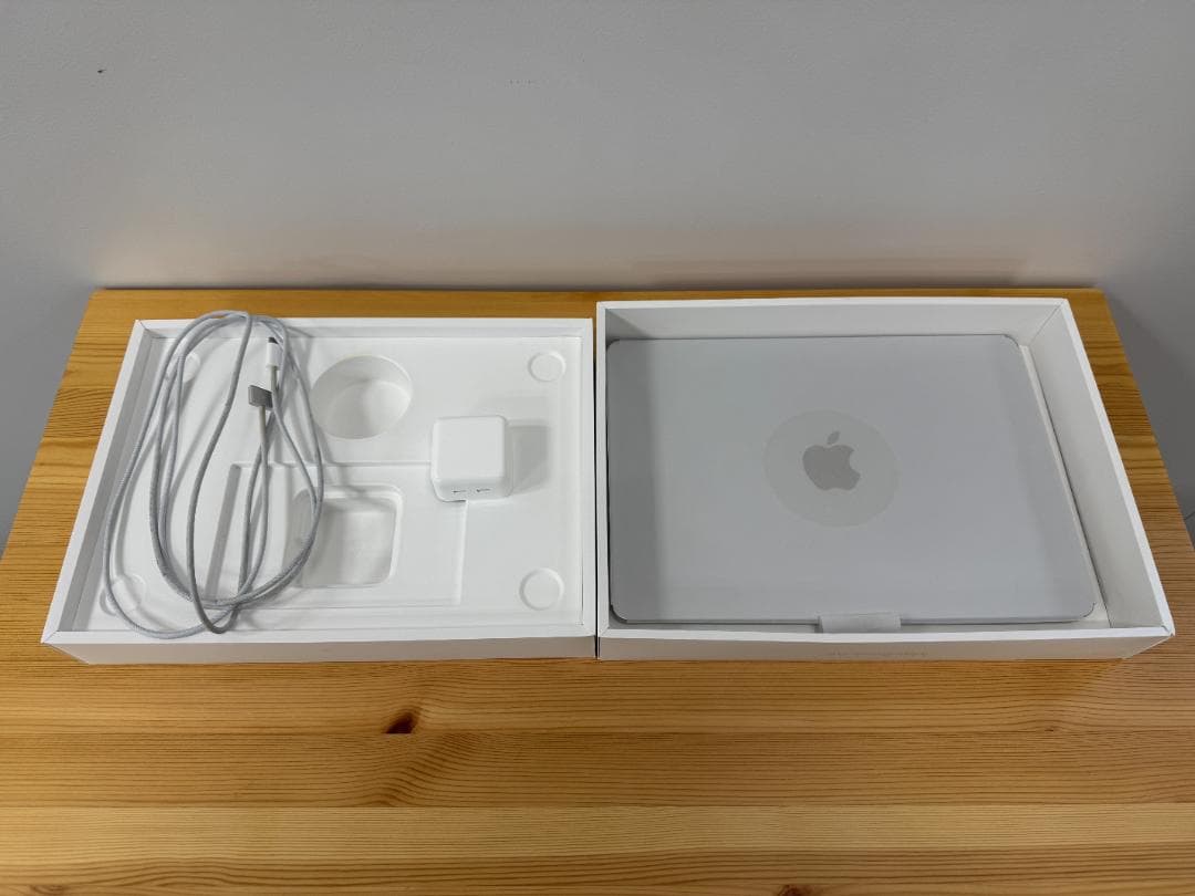 MacBook本体 Apple MacBook Air 13.6-inch 256GB SSD