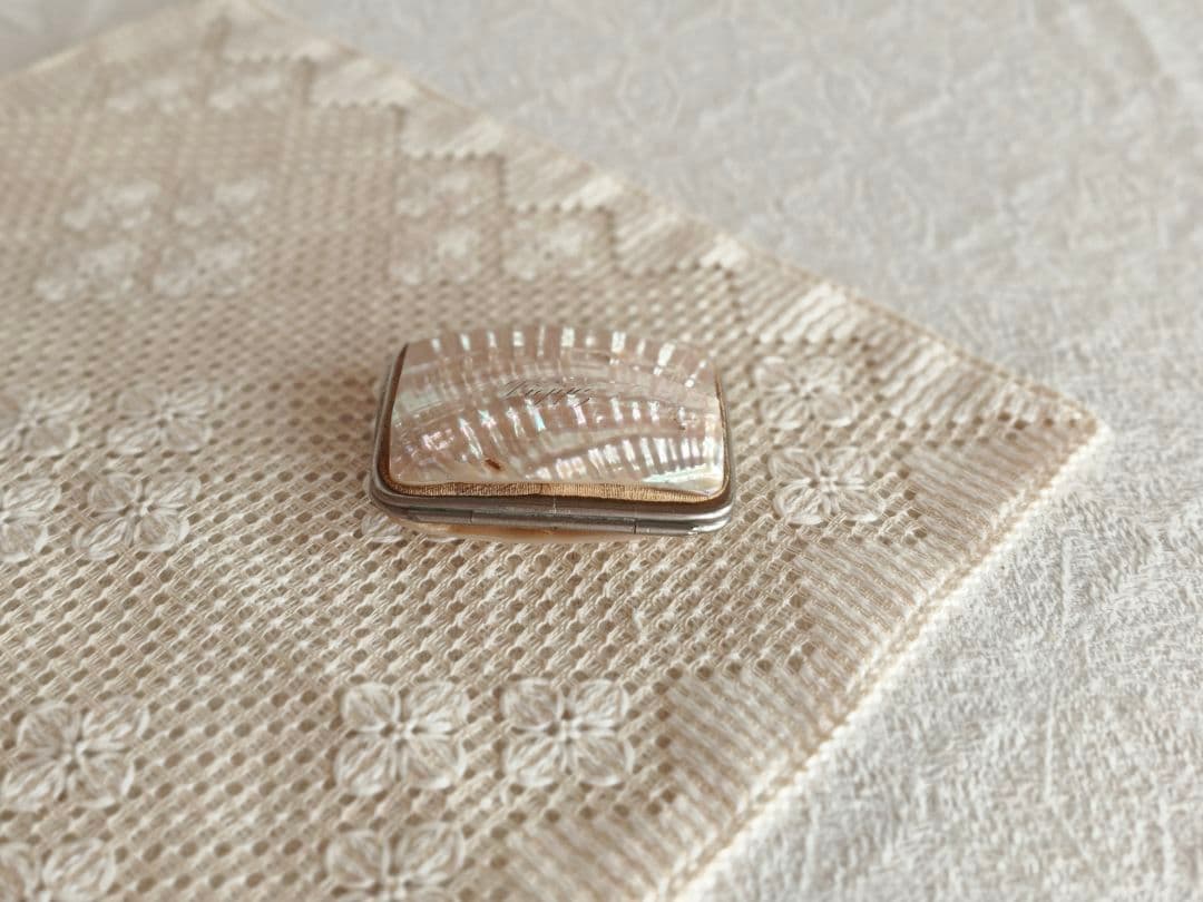 * vintage purse ୨୧ .·*° 貝がらの 小物入れ がま口