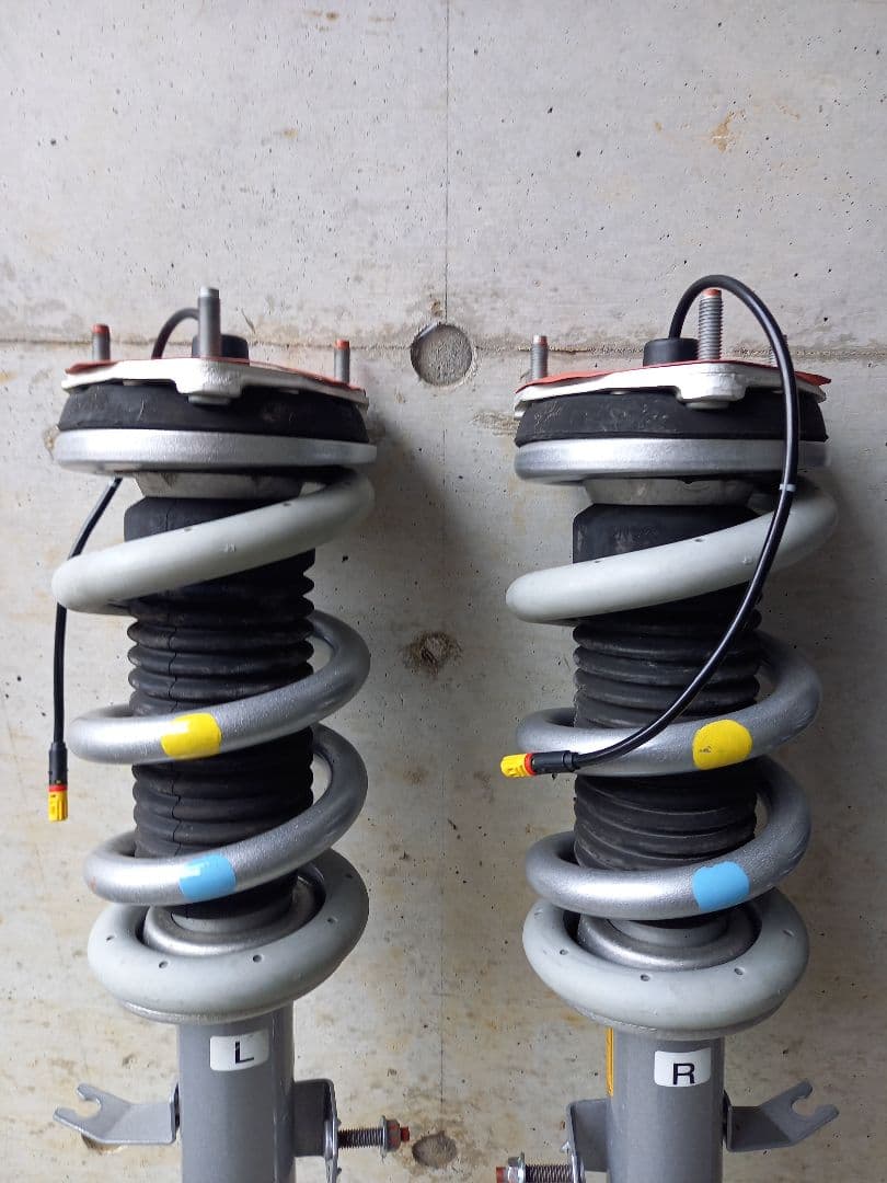 ニッサンGTR ニスモ 2017年式 　　　　新車外し 純正サスペンション
