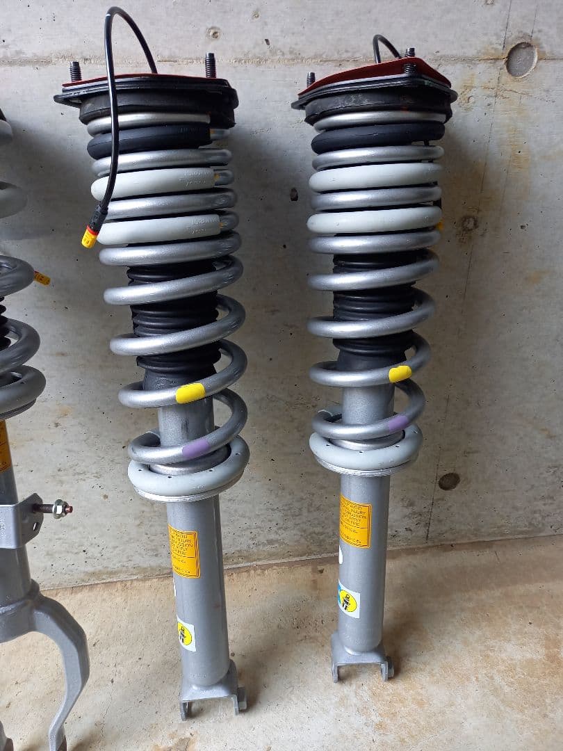 ニッサンGTR ニスモ 2017年式 　　　　新車外し 純正サスペンション