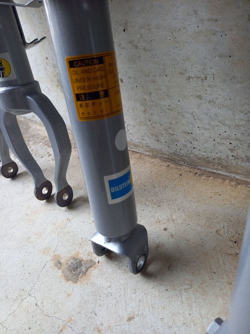 ニッサンGTR ニスモ 2017年式 　　　　新車外し 純正サスペンション