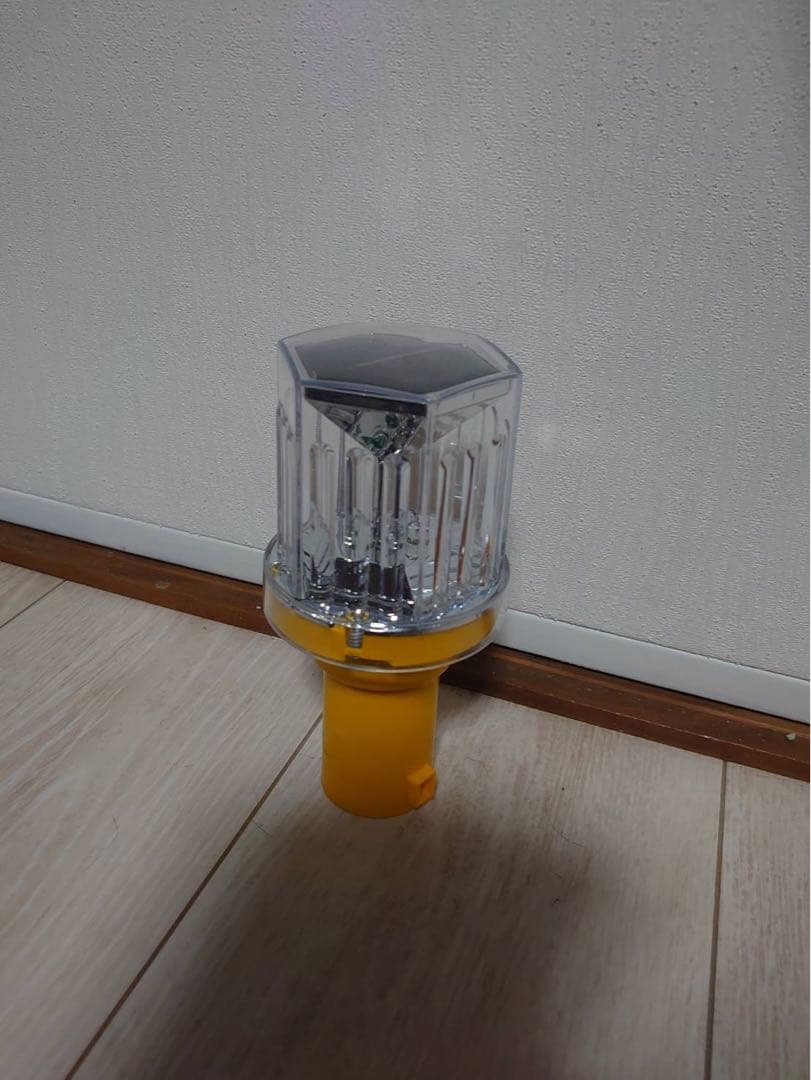 ソーラーフラッシュ点滅灯 LED 幅65mm（赤/緑交互点滅）