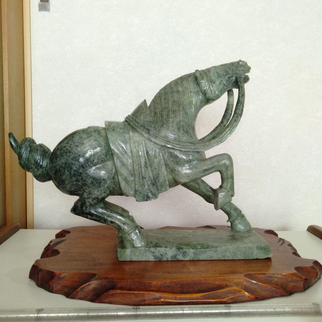 石の馬　置物　緑色石　令和8年の干支　台付き１個